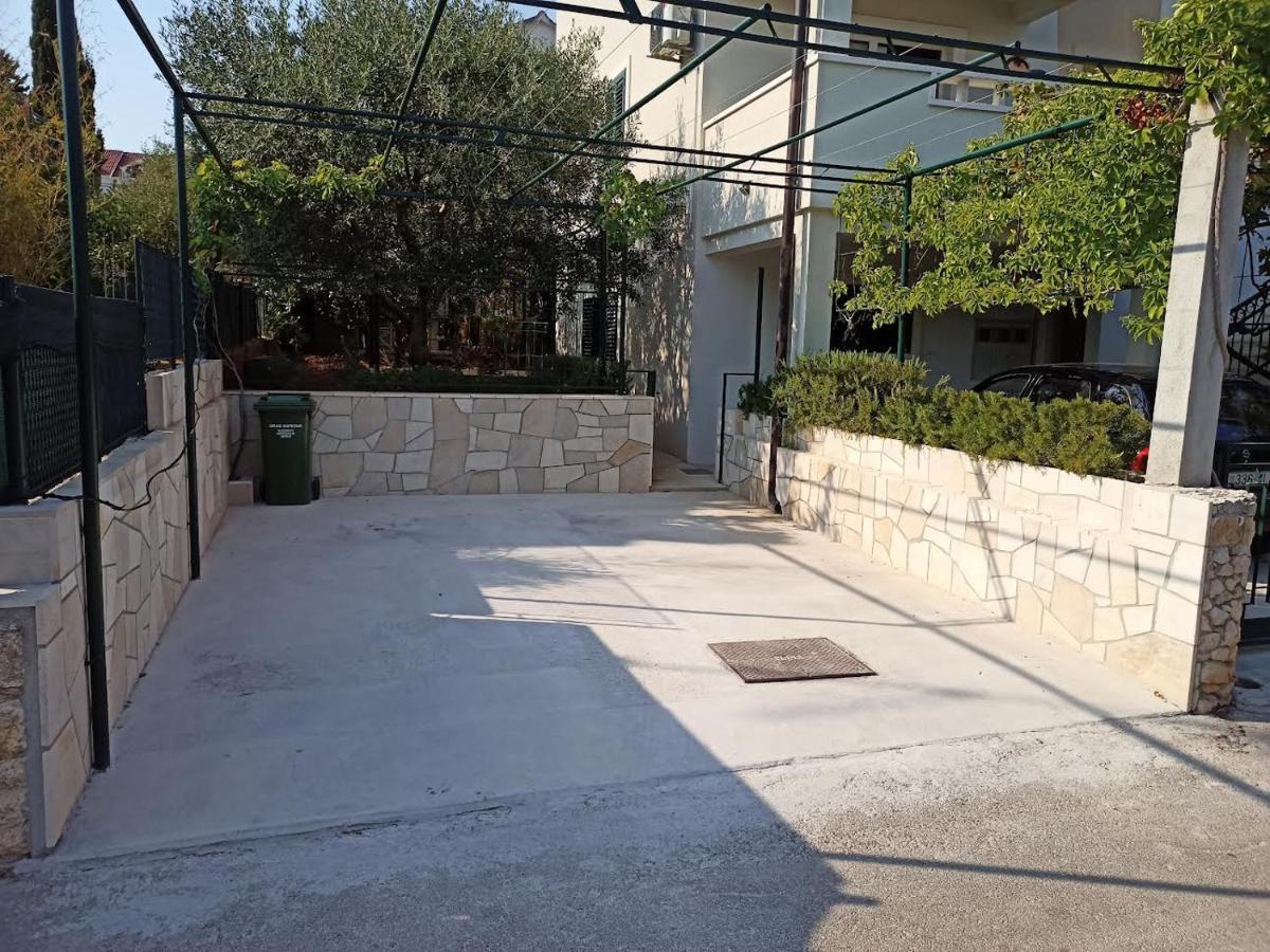 Apartments Romarin Supetar Exterior foto