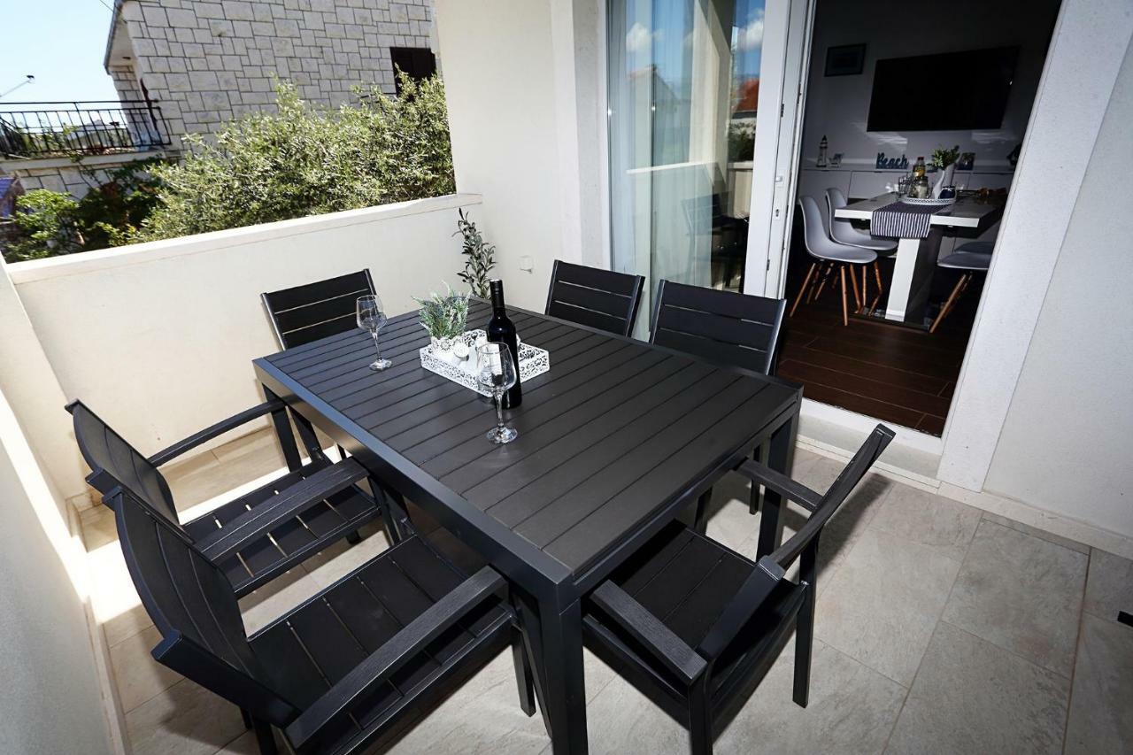 Apartments Romarin Supetar Exterior foto